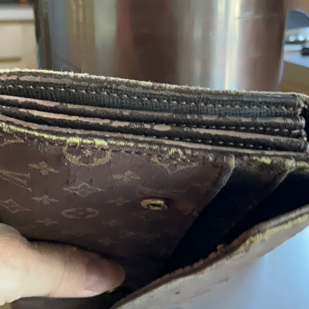 LV Luxury wallet in pre owned condition. Please check photos for call outs! - Picture 5 of 6